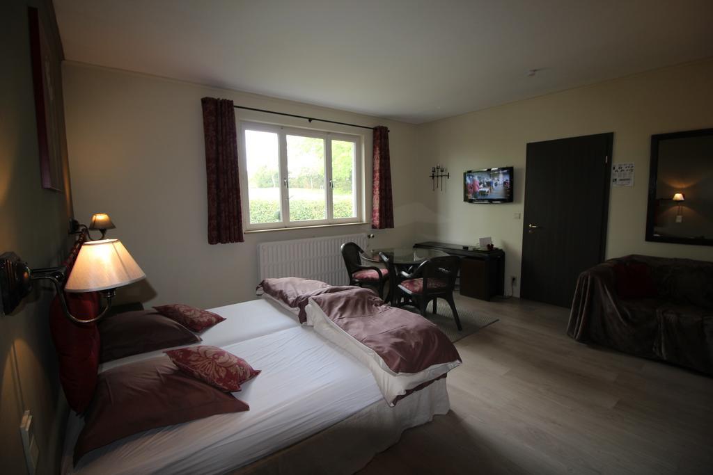 Les Alisiers Hotel Nadrin Værelse billede
