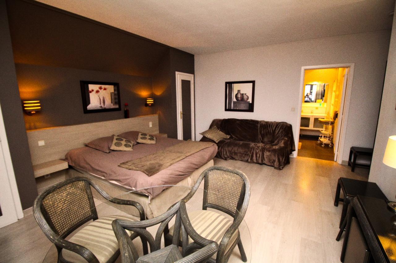 Les Alisiers Hotel Nadrin Eksteriør billede